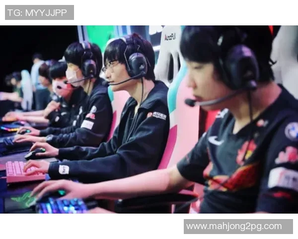 电竞比分独家解析FPX战队节奏与对手的全面对比分析